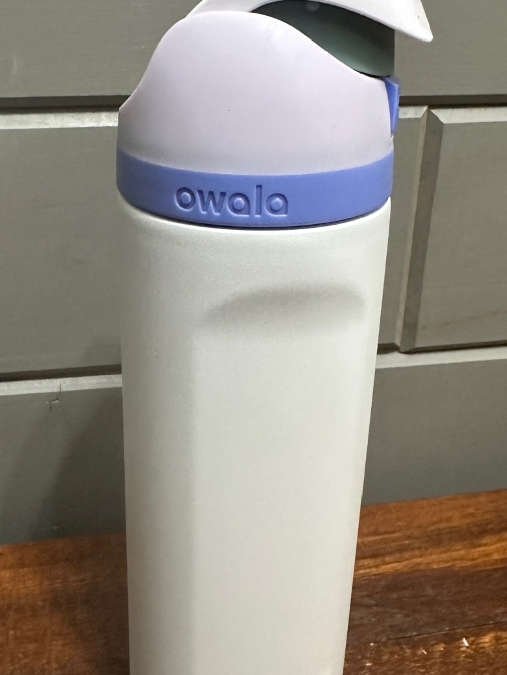Owala White and Lavender Insulated Water Bottle - Lightweight Drinkware